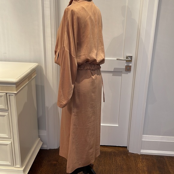 Suit - Picture 3 of 9